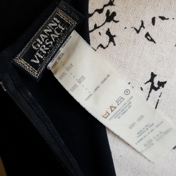 Gianni Versace black silk top with 2 eyelets - Picture 7 of 7